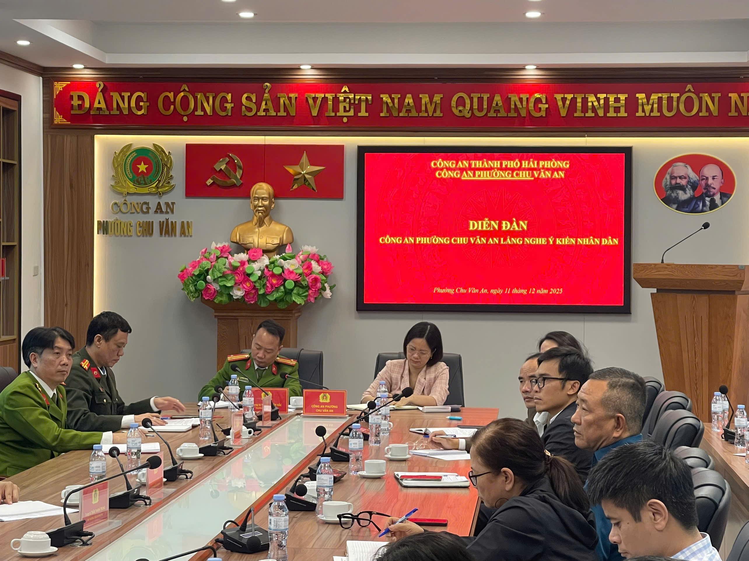 Công an phường Chu Văn An tổ chức Diễn đàn “Công an phường Chu Văn An lắng nghe ý kiến Nhân dân”